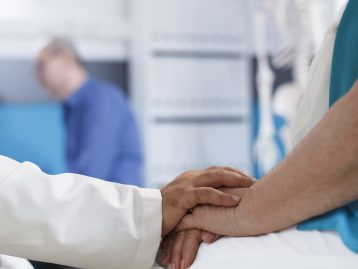 Negligencia médica en oncología por error en diagnóstico y tratamiento del cáncer con consecuencias para el paciente.